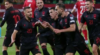 Albánie a Dánsko postupují na EURO. Šanci má dál Kazachstán