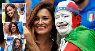 FOTO: Šeredová se mezi sexy přítelkyněmi Italů smála. Ale Buffon jede domů