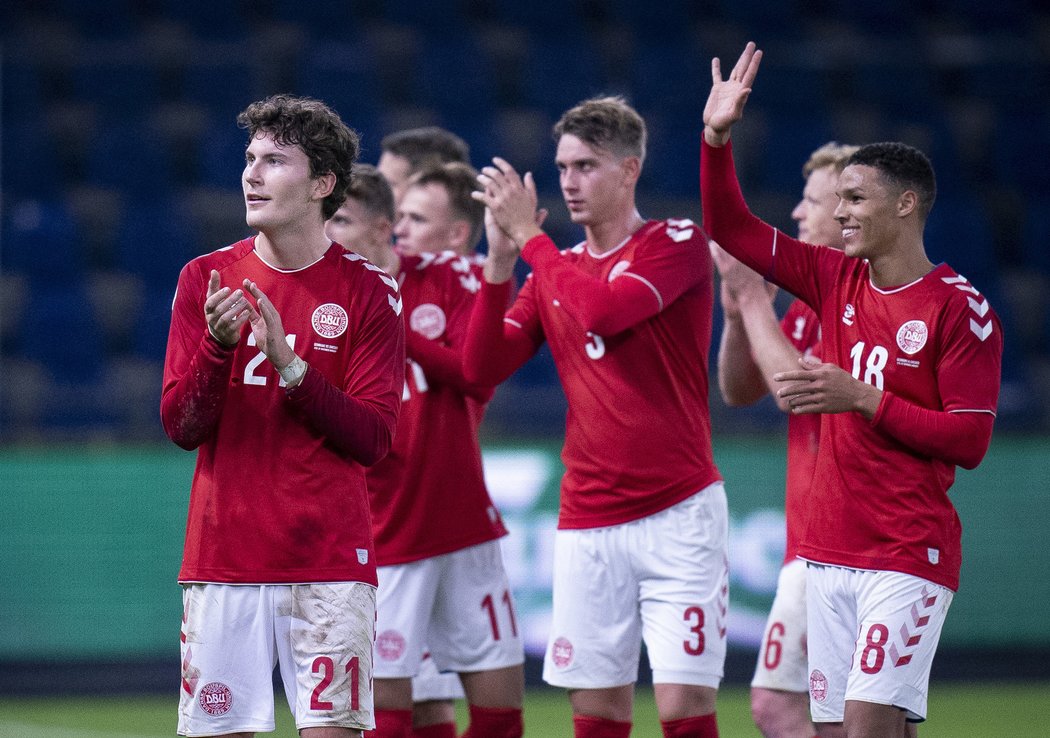 Alexander Bah (vpravo) už vstřelil i gól za dánskou reprezentaci
