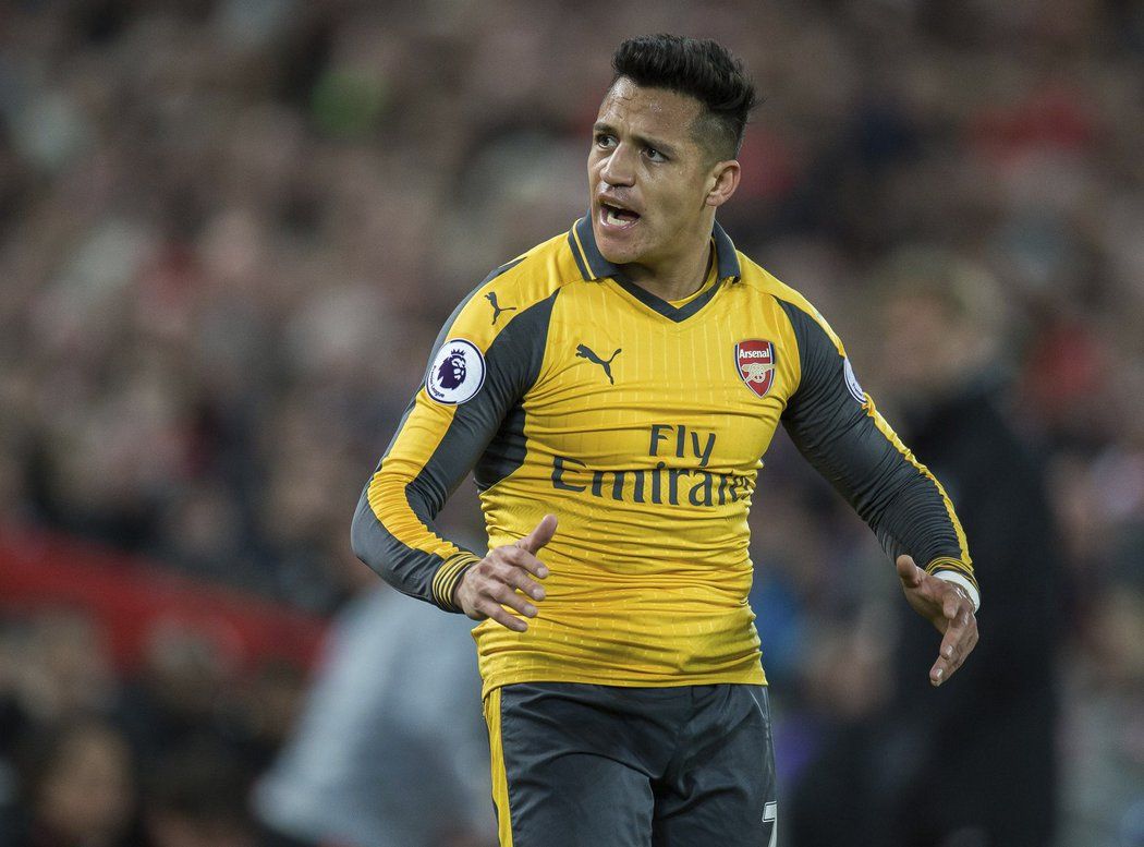 Alexis Sánchez nemá v Arsenalu ideální pozici