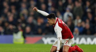 Arsenal nemá kredit. I proto Sánchez bere roha ke konkurenci