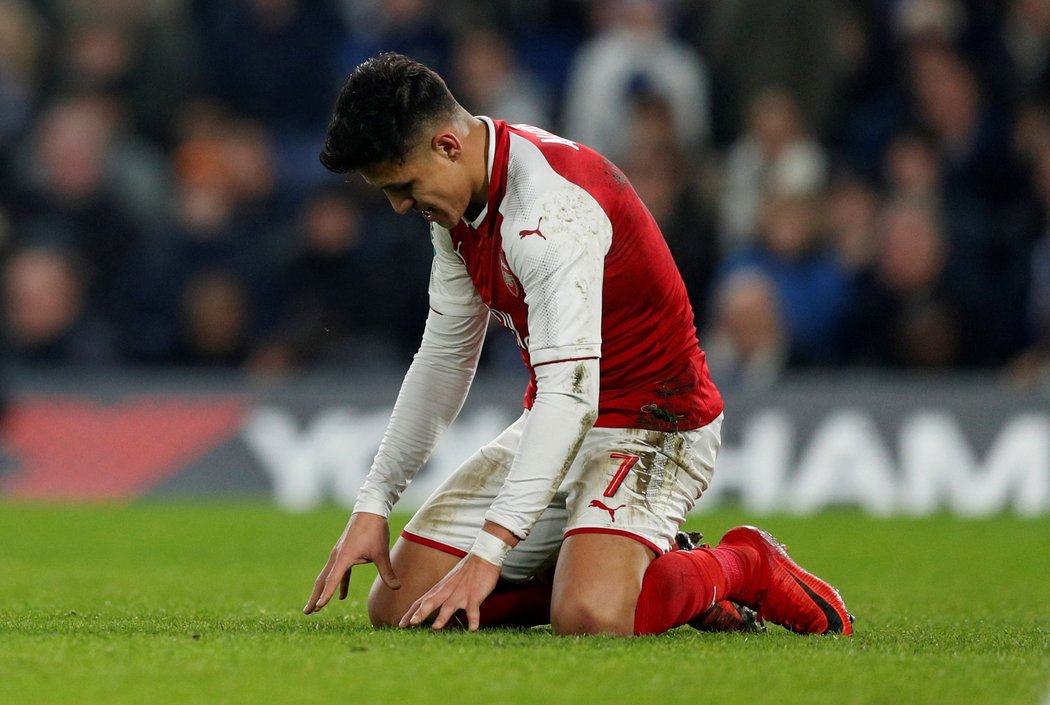 Útočník Arsenalu Alexis Sánchez po jedné ze zmařených šancí