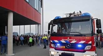Sivokův Besiktas si zahraje EL, v Alkmaaru hořelo, zápas se nedohrál