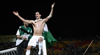 Alžírský fotbalista nafackoval reportérce