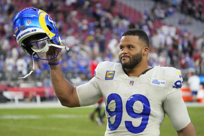 Z důchodu pro půl miliardy. Donald je zpět, z Rams jde před startem sezony NFL strach Z důchodu pro půl miliardy. Donald je zpět, z Rams jde před startem sezony NFL strach