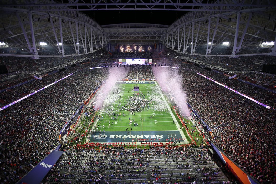 University of Phoenix Stadium v Arizoně byla důstojným hostitelem 49. Super Bowlu