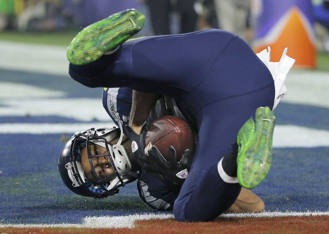 49. Super Bowl nabídl několik neuvěřitelných zachycení míče 