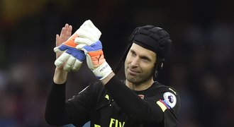 Slavný gólman je v Arsenalu bez práce: Čech u ledu!