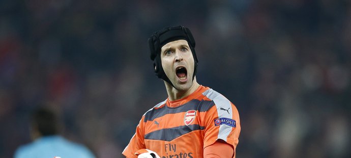 Petr Čech může mít důvod k radosti, překonal rekord Premier League a zapsal se mezi legendy.