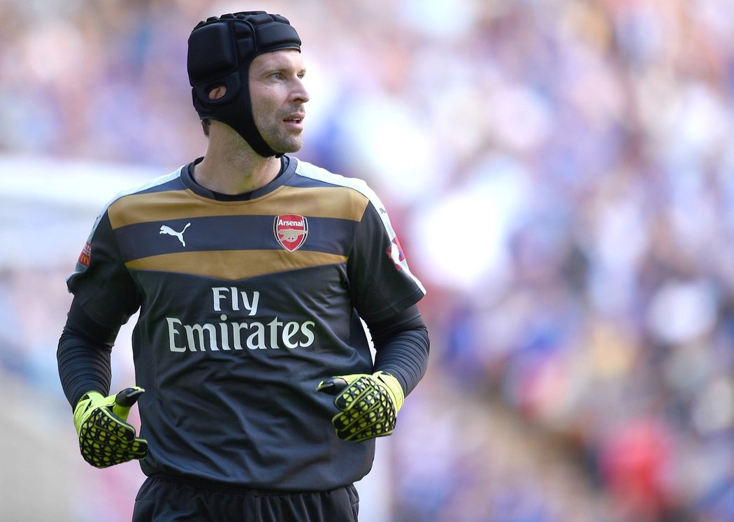 Petr Čech je v posledních zápasech velkou oporou Arsenalu