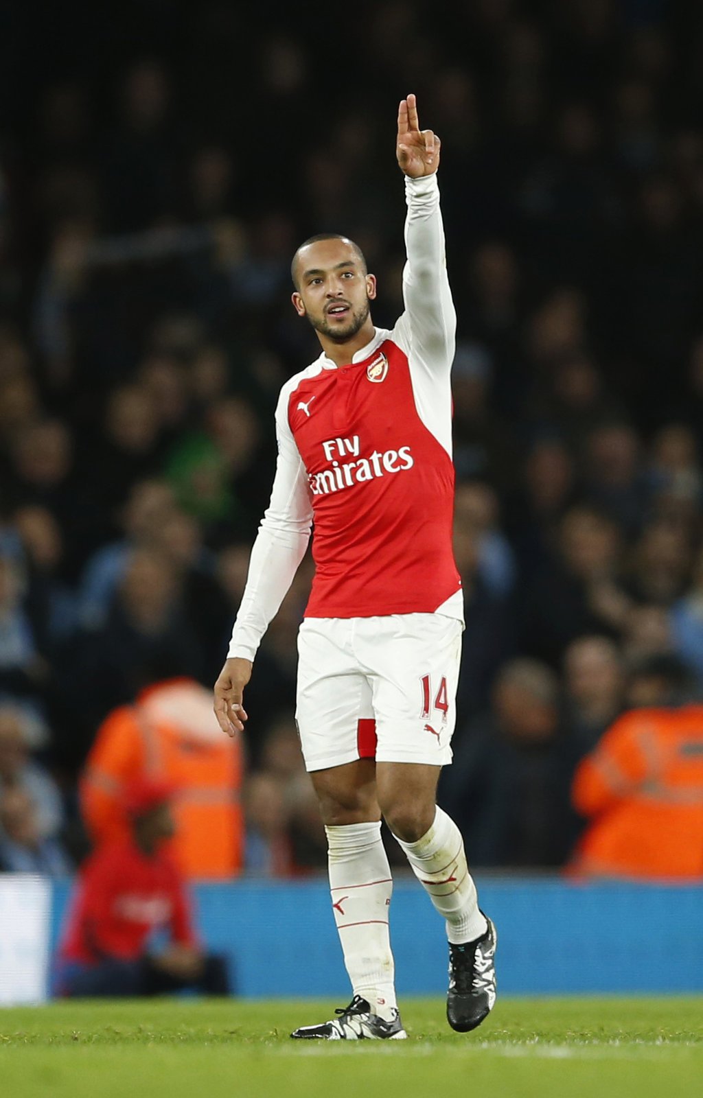 Střelec úvodní branky Theo Walcott