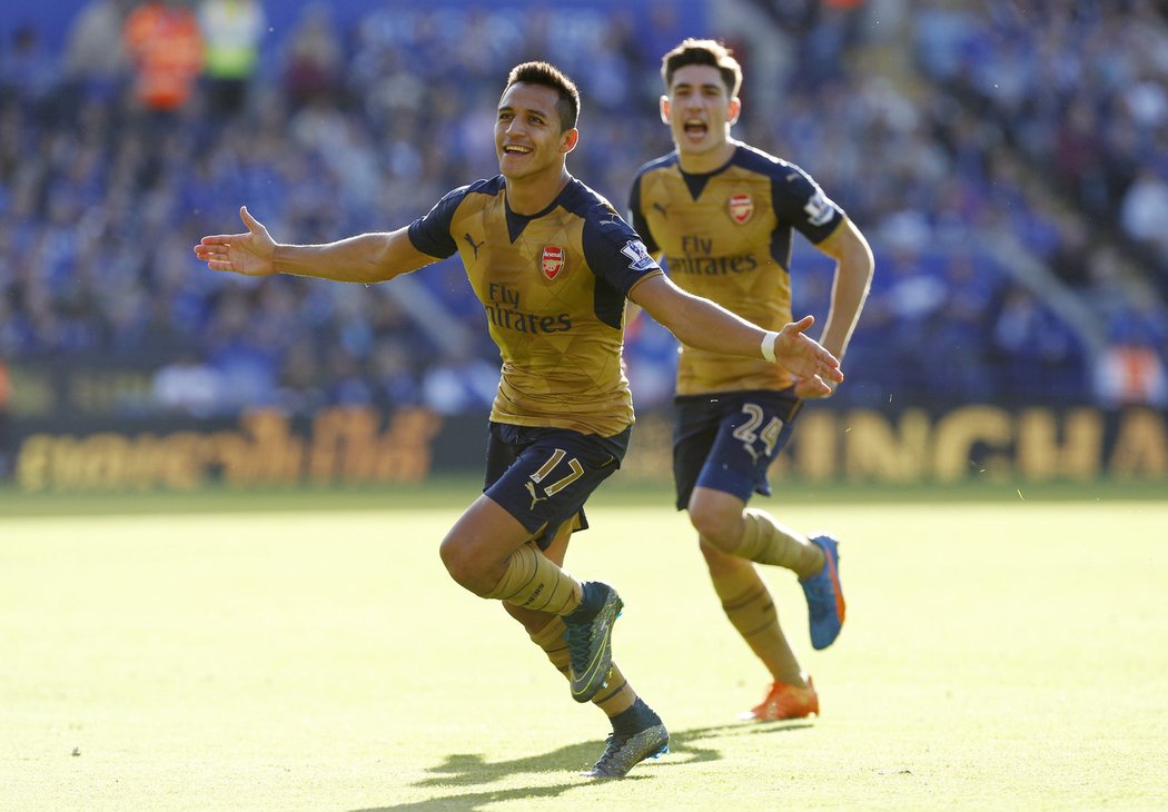 Alexis Sánchez zaznamenal na hřišti Leicesteru hattrick a Arsenal vyhrál 5:2