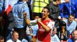 Santi Cazorla se raduje, vsteřlil vedoucí gól Arsenalu v bitvě o Community Shield proti Manchesteru City