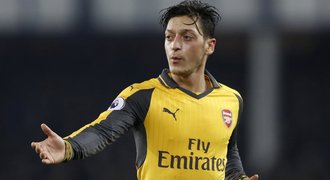 Özil drží Arsenal v šachu: Nová smlouva? Chci víc peněz a Wengera