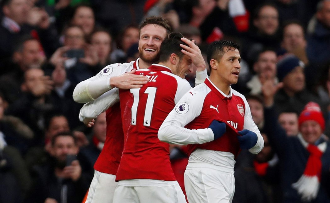 Radost hráčů Arsenalu po brance do sítě Tottenhamu