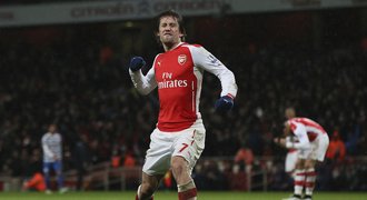 Rosický opět nehrál, blíží se odchod? Braly ho křeče, mlžil Wenger