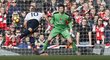 Brankář Petr Čech s Arsenalem remizovali v londýnském derby proti Tottenhamu 1:1