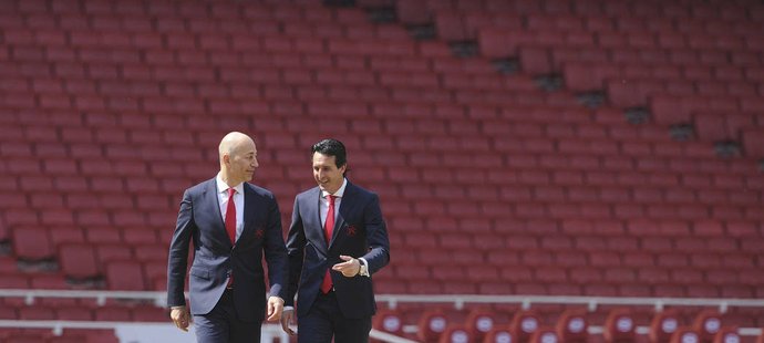 Nový trenér Arsenalu Unai Emery má za sebou první den na Emirates Stadium