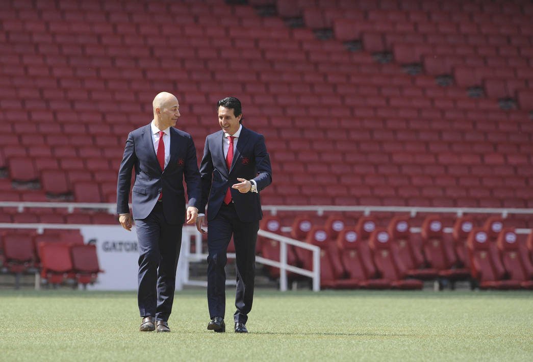 Nový trenér Arsenalu Unai Emery má za sebou první den na Emirates Stadium