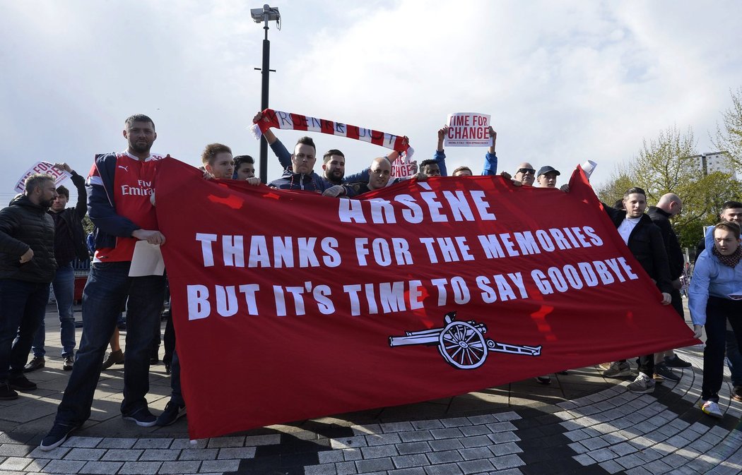 Fanoušci Arsenalu jsou v závěru pro smích, z mistrovského titulu zase není nic. I když plány byly velké. Chtějí proto, aby v klubu skončil manažer Wenger.