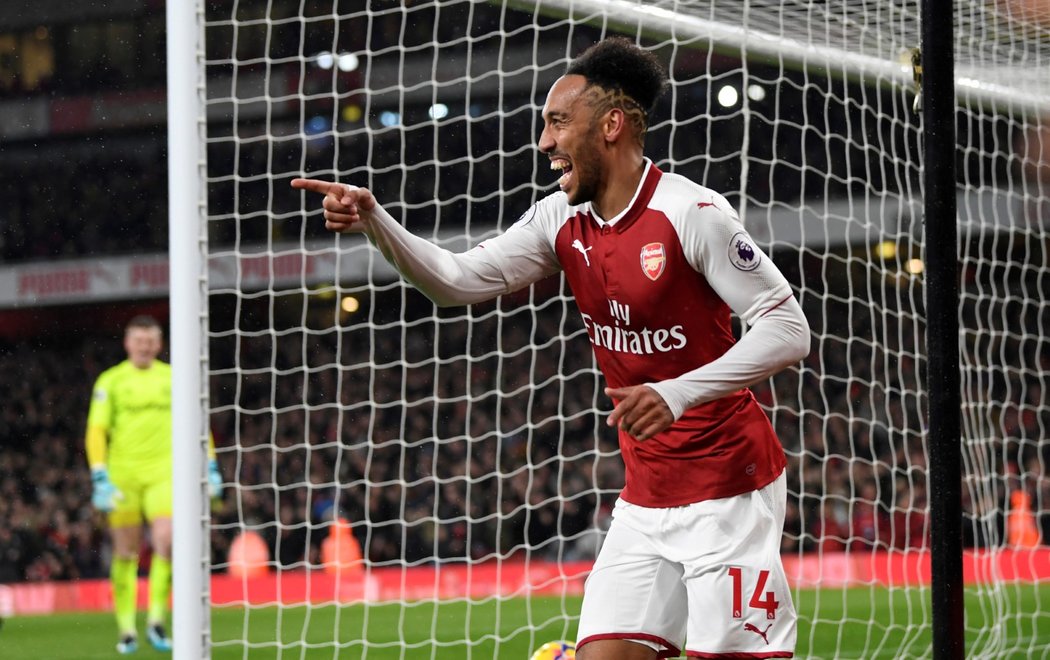 Pierre-Emerick Aubameyang se raduje z prvního gólu v dresu Arsenalu