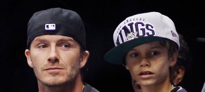 V otázce, komu fandit v hokeji, panuje u Beckhamů shoda, otec i syn Romeo drží palce LA Kings