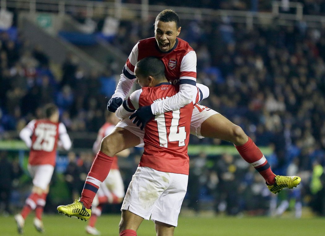 Radost kanonýrů. Fotbalisté Arsenalu předvedli famozní obrat v zápase Capital One Cupu na půdě Readingu. Prohrávali už 0:4, ale nevzdali se a v prodloužení ale vyhráli 7:5. Pomohl jim i Theo Walcott.