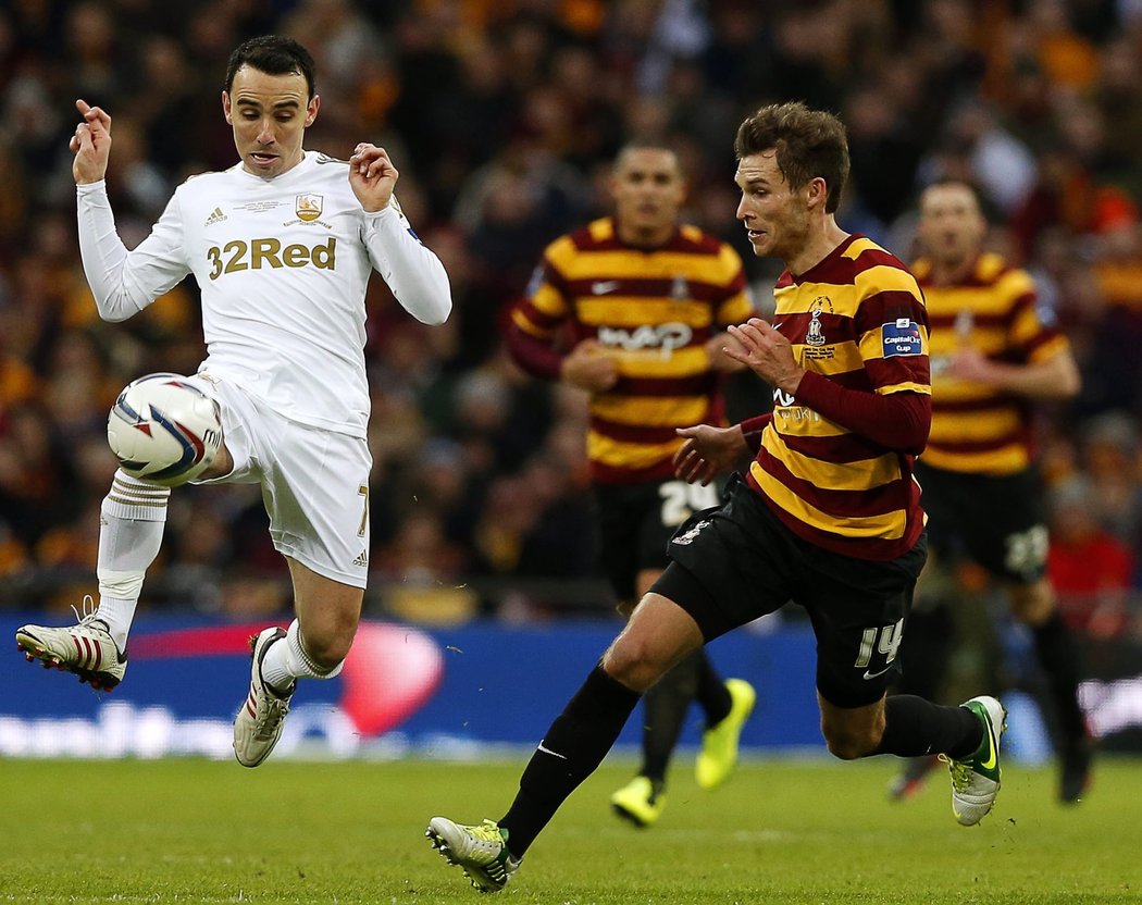 Fotbalisté Swansea ovládli finále Capital One Cupu, vyhráli nad Bradfordem 5:0
