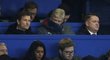 Arséne Wenger strávil středeční zápas s Chelsea na tribuně