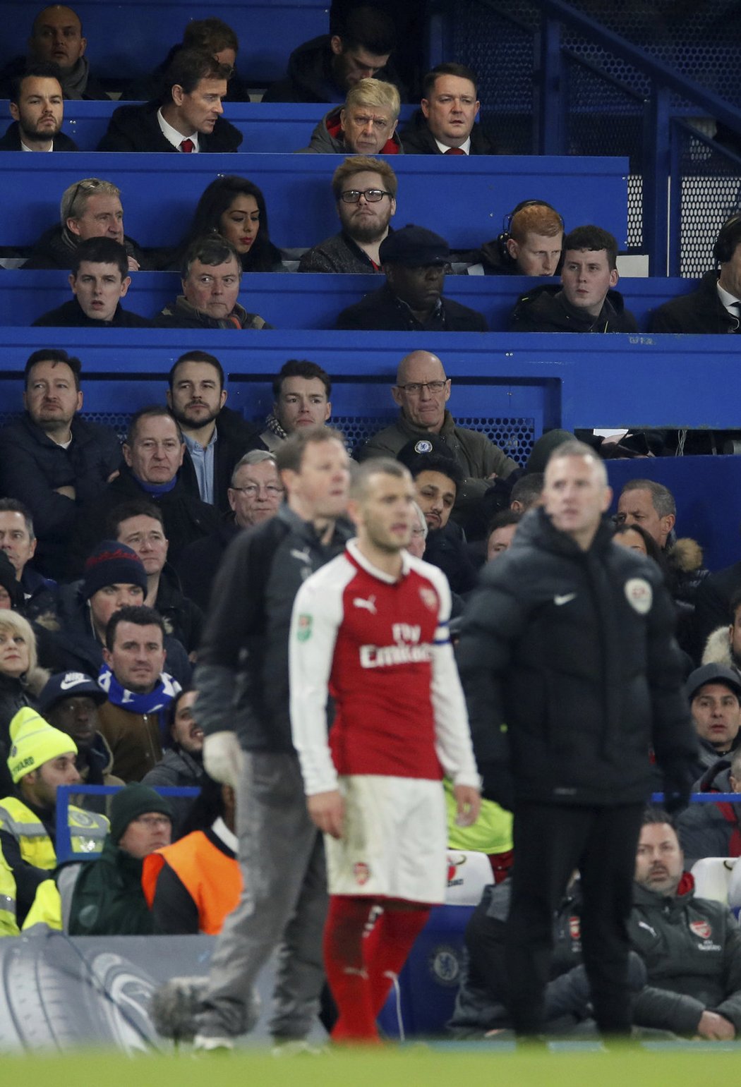 Arséne Wenger strávil středeční zápas s Chelsea na tribuně