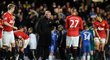 Alex Ferguson udílí pokyny svým svěřencům před prodloužením anglického poháru proti Chelsea