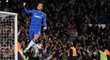 Eden Hazard v nastavení utkání anglického poháru mezi Chelsea a Manchesterem United vyrovnal z penalty na 3:3