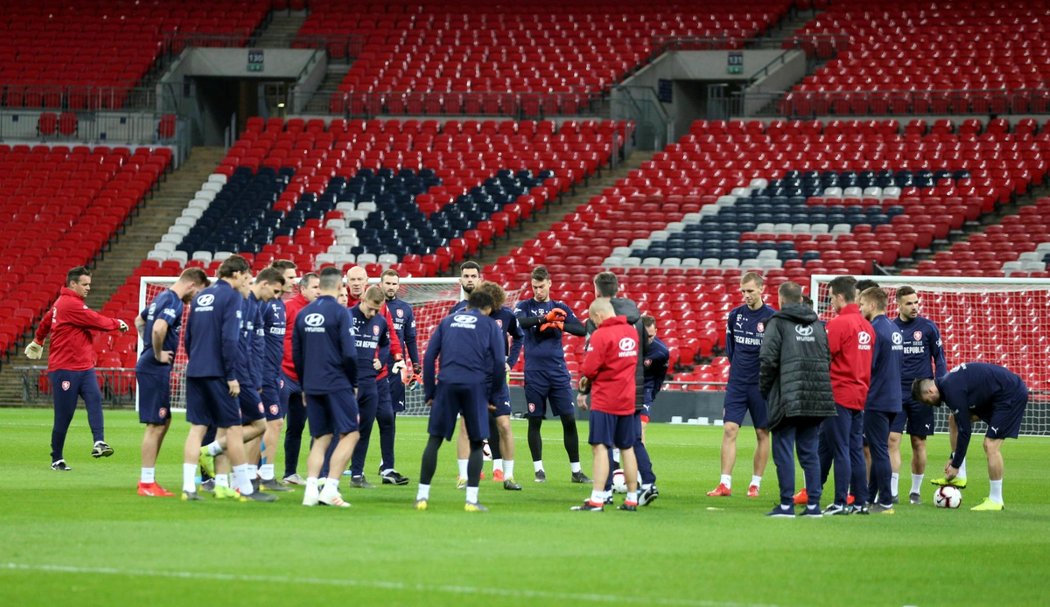 Čeští fotbalisté si ve čtvrtek zatrénovali ve Wembley, kde v pátek vyzvou domácí Anglii