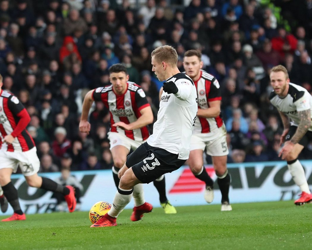 Matěj Vydra proměnil penaltu, ale jeho Derby v duelu s Sheffieldem ztratilo