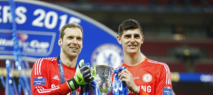 Radost z triumfu v Ligovém poháru měli oba brankáři Chelsea