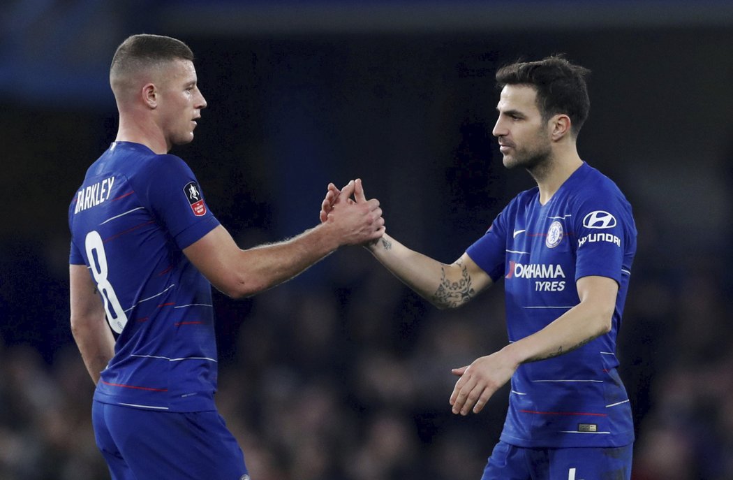 Cesc Fabregas dal sbohem anglickému fotbalu, s Chelsea se rozloučil zahozenou penaltou při pohárové výhře