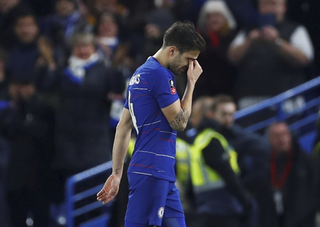 Cesc Fabregas dal sbohem anglickému fotbalu, s Chelsea se rozloučil zahozenou penaltou při pohárové výhře