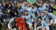 Hráči Manchesteru City slaví triumf v Anglickém ligovém poháru