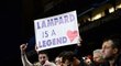 Fanoušci Chelsea chtějí, aby se z jejich klubu pakoval neoblíbený manažer Rafael Benítez, naopak záložník Frank Lampard by měl podle nich zůstat