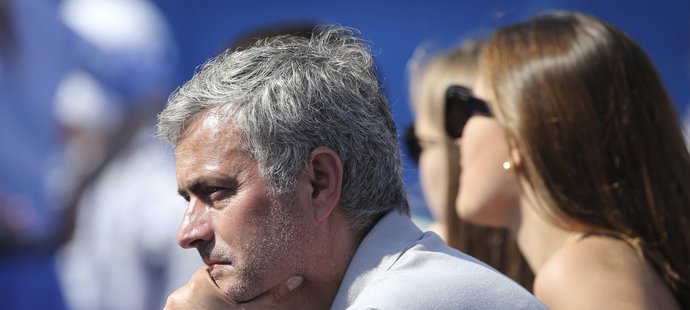 Trenér José Mourinho má o čem přemýšlet.