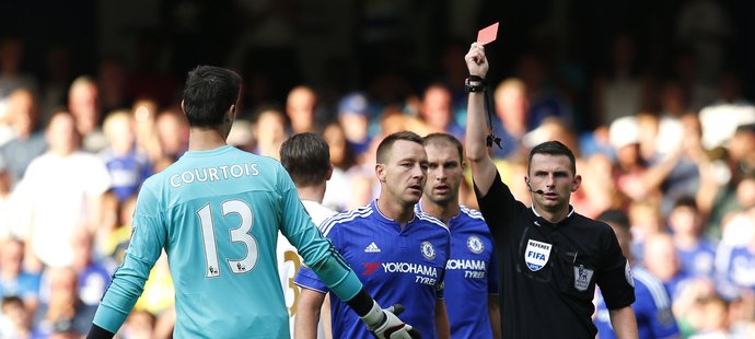 Zápas se Swansea dochytal v brance Chelsea náhradník Begovič, belgická jednička Courtois byl totiž vyloučený.