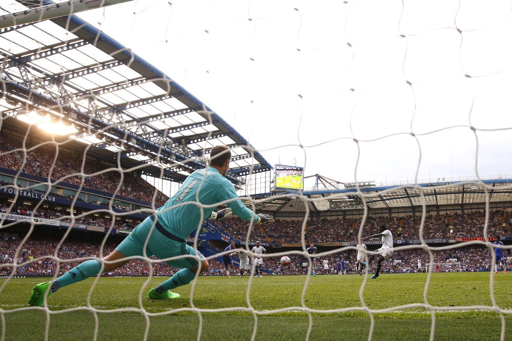 Zápas se Swansea dochytal v brance Chelsea náhradník Begovič, jednička Courtois byl totiž vyloučený.