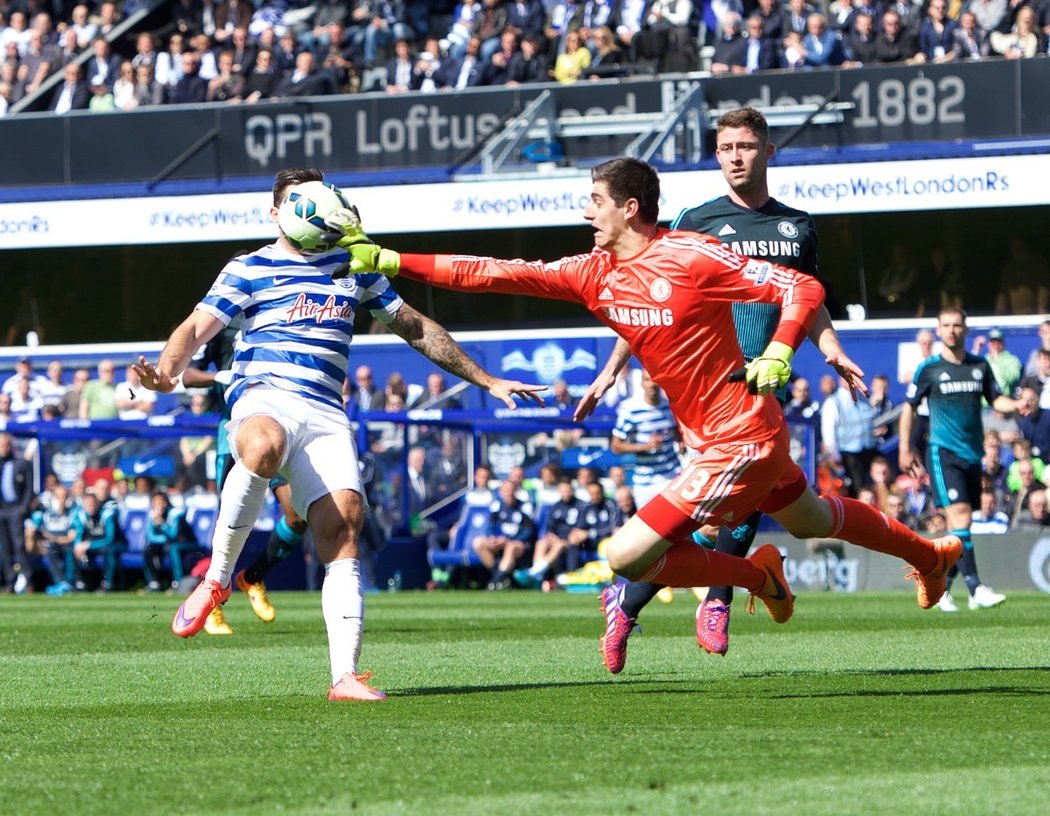 Thibaut Courtois v zápase Chelsea s QPR