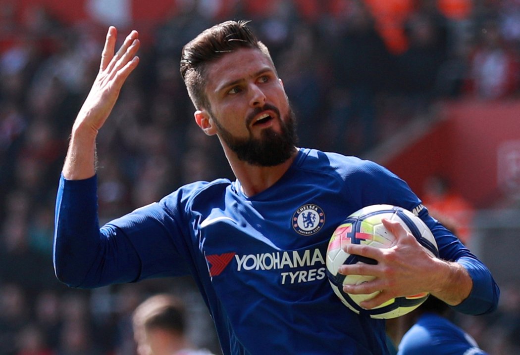 Olivier Giroud vstřelil dva góly a zařídil Chelsea tři body