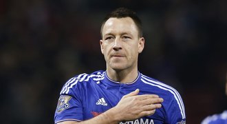 Dojatý Terry děkoval fanouškům Chelsea, Van Gaal zuřil