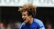 David Luiz a další hráči Chelsea se radují z branky do sítě Tottenhamu