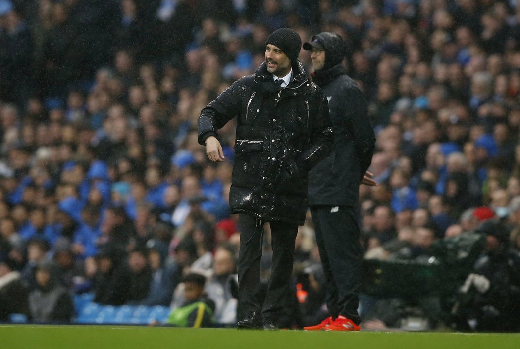 Trenéři Pep Guardiola a Jürgen Klopp během vzájemného zápasu