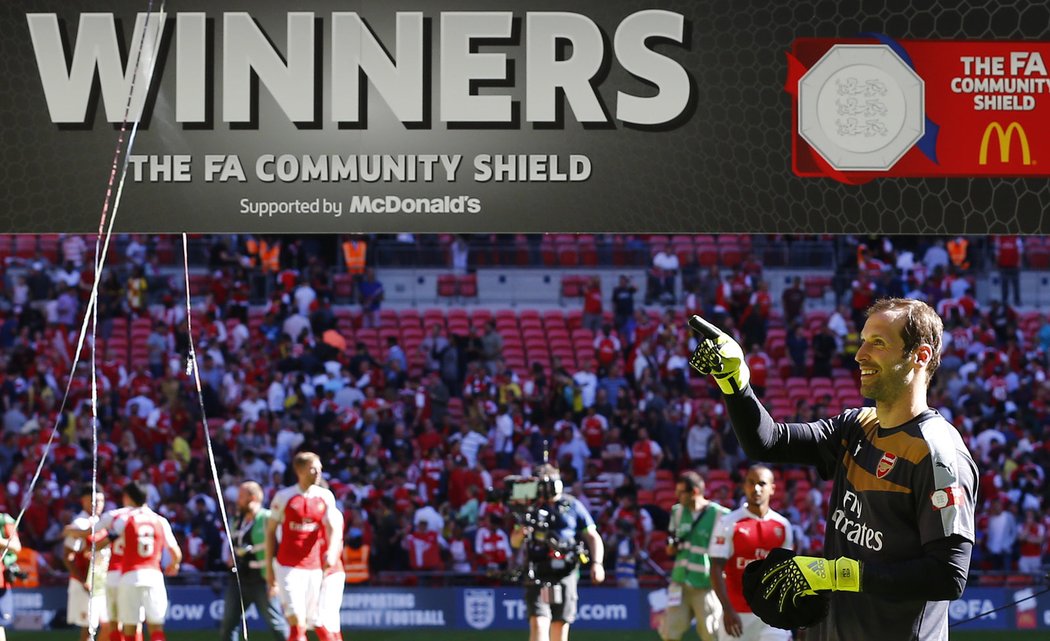 Petr Čech slaví s Arsenalem první anglickou trofej. V bitvě o Community Shield vyhráli &#34;kanonýři&#34; nad Chelsea 1:0. Čech se blýskl nejvíce při trestném kopu Oscara, který vytáhl na roh.