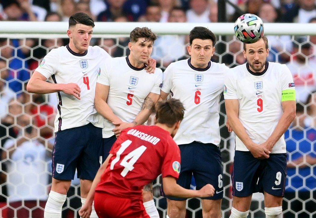 1:0! Dánský křídelník Mikkel Damsgaard slaví úvodní trefu v semifinálovém duelu s Anglií ve Wembley na EURO 2021