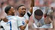 Jermain Defoe se vrátil do reprezentace úspěsně, vstřelil gól a udělal radost malému fandovi